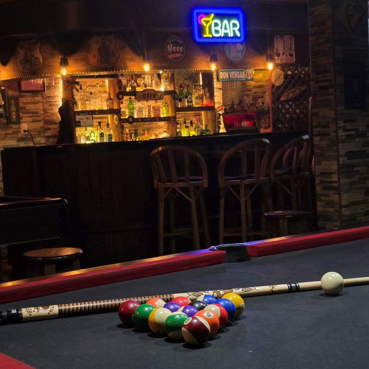 Garage Pool - Bar de coctelería y servicios para jugar billar