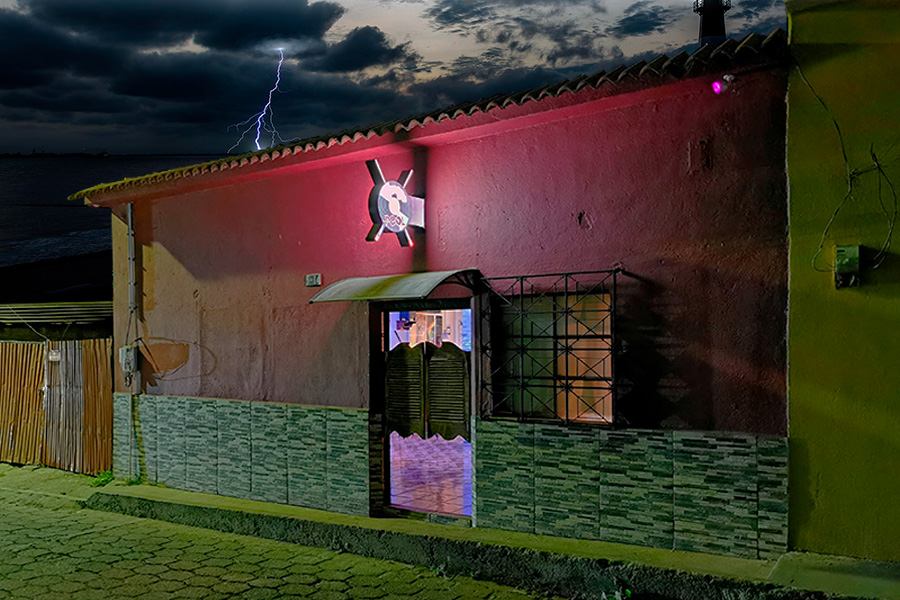 Garage Pool - Bar de coctelería y servicios para jugar billar